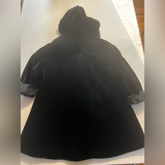 Elegant Black Hooded Women's Coat - Picture 12 of 16